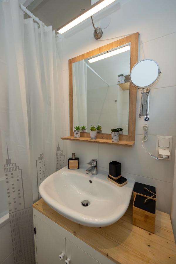 Delightful 1 Bedroom Near Schoenbrunn And Westbahnhof With Big Porch Wien Ngoại thất bức ảnh